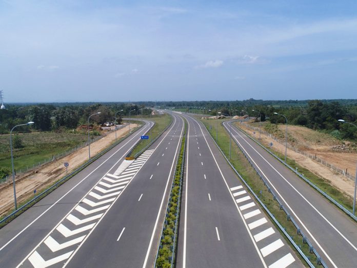 රනිල් ලංකාවේ අධිවේගී මාර්ගත් ‘සහස්යාට’ පවරයි - ColomboXnews
