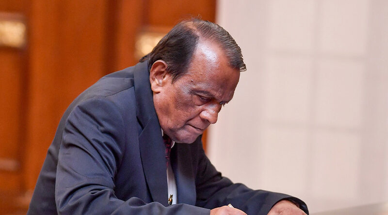 මහාචාර්ය සුසිරිපාල මානවඩු ආණ්ඩුකාර ධුරයේ වැඩ අරඹයි!