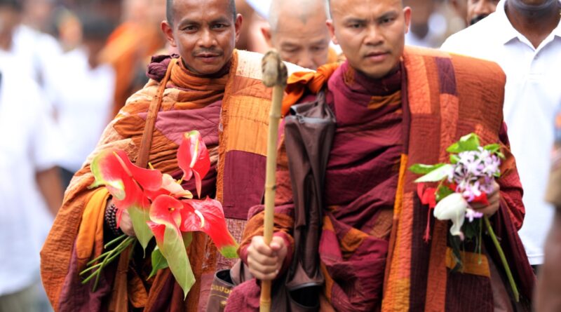 සාමයේ පාද යාත්‍රාව අද මහනුවර සිට කිලෝමීටර් 25ක් දුර ගෙවා මාවනැල්ලට