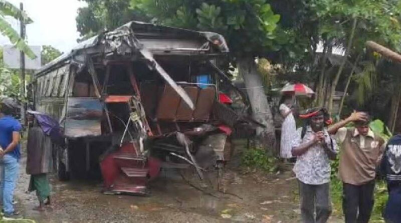 කොග්ග­ලදී සිසුන් අන­තුරේ හෙළූ බස් රථයේ බල­ප­ත්‍රය අහෝසි කෙරේ!